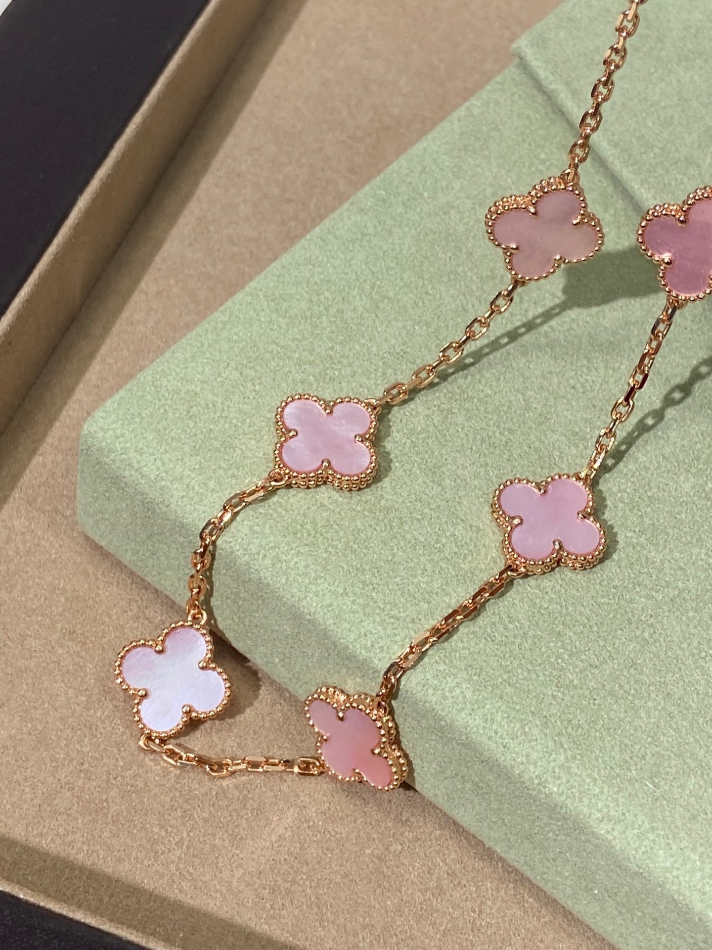 [Vellora Opalyn]CLOVER 10 MOTIFS PINK NECKLACE