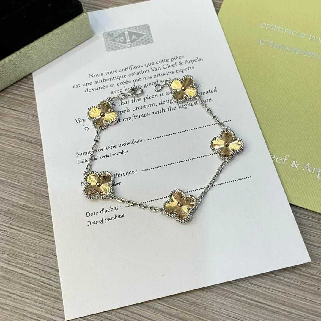 [Vellora Opalyn]CLOVER 5 MOTIFS CHRISTMAS LIMITED EDITION BRACELET