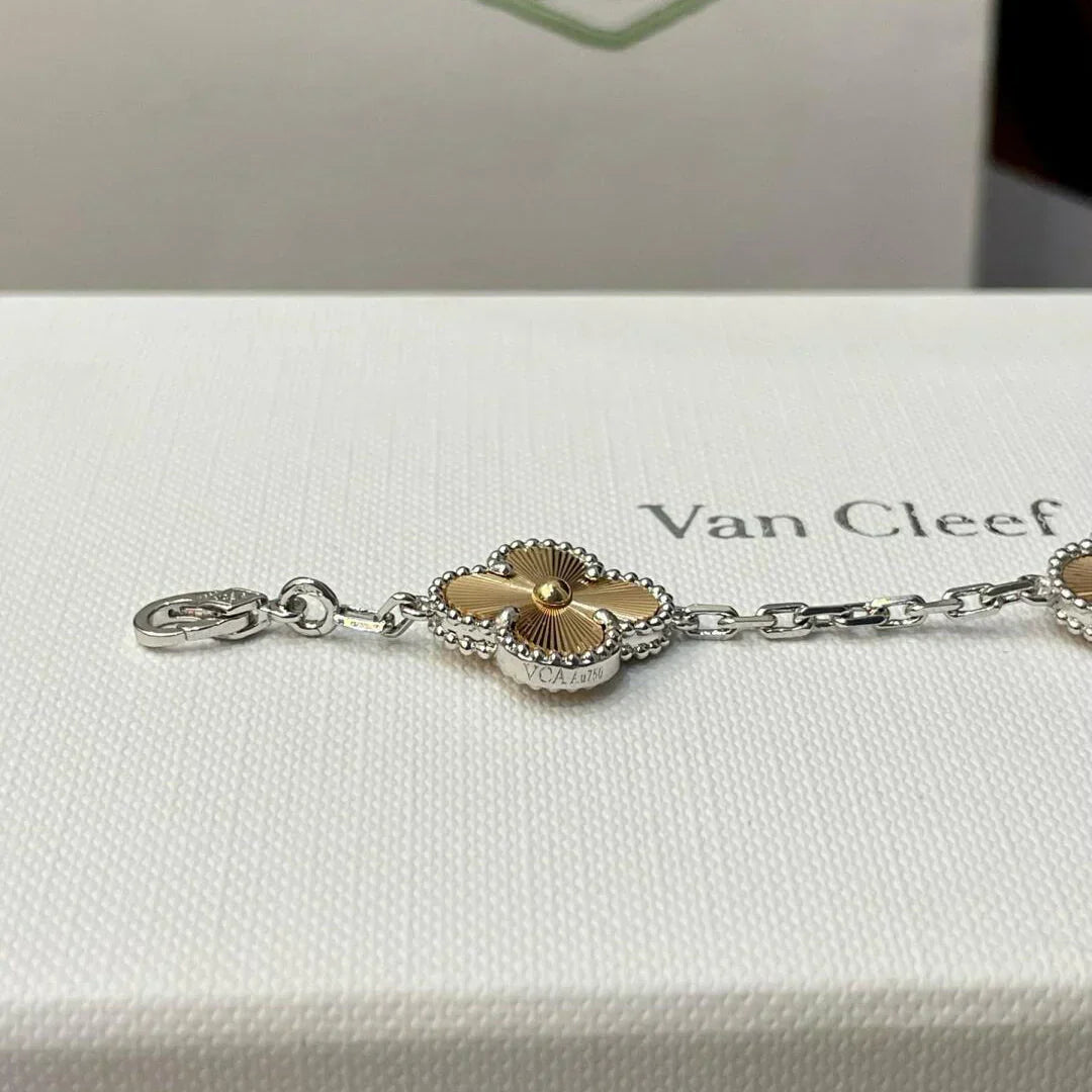 [Vellora Opalyn]CLOVER 5 MOTIFS CHRISTMAS LIMITED EDITION BRACELET