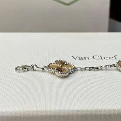 [Vellora Opalyn]CLOVER 5 MOTIFS CHRISTMAS LIMITED EDITION BRACELET