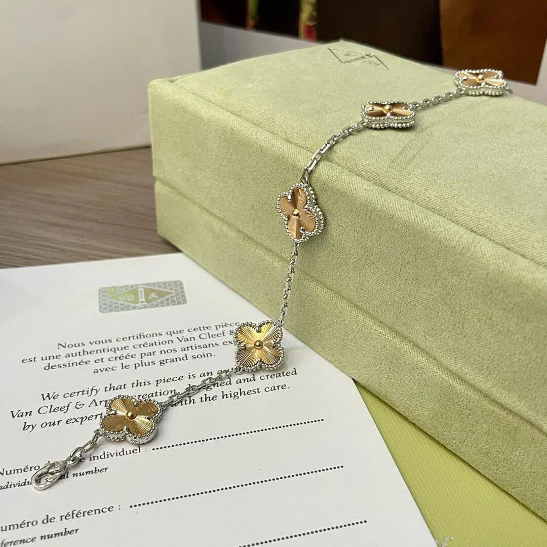 [Vellora Opalyn]CLOVER 5 MOTIFS CHRISTMAS LIMITED EDITION BRACELET