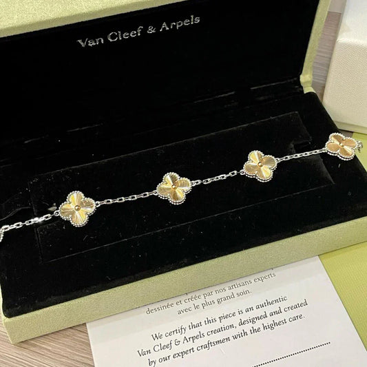 [Vellora Opalyn]CLOVER 5 MOTIFS CHRISTMAS LIMITED EDITION BRACELET