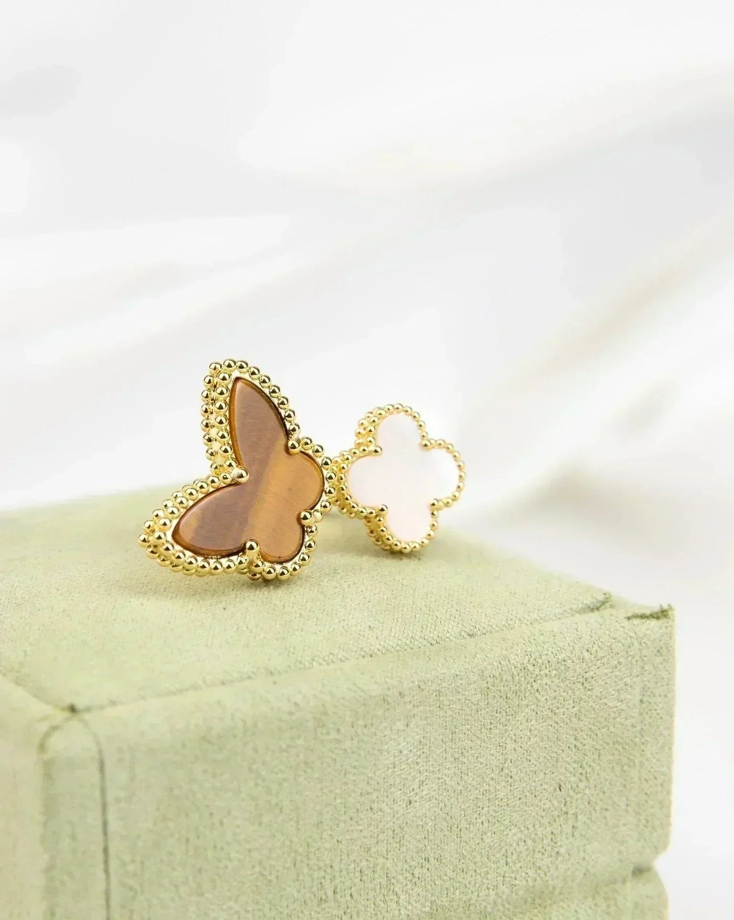 [Vellora Opalyn]LUCKY BETWEEN THE FINGER RING