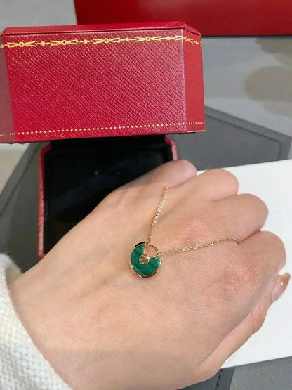 [Vellora Opalyn]AMULETTE ROSE GOLD MALACHITE NECKLACE