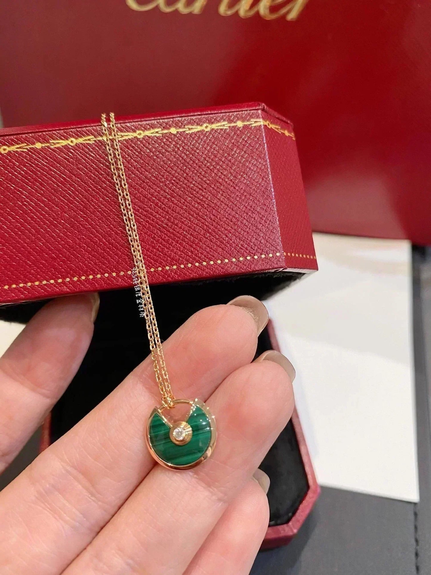 [Vellora Opalyn]AMULETTE ROSE GOLD MALACHITE NECKLACE