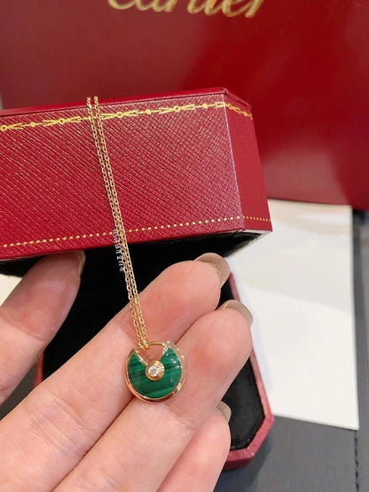 [Vellora Opalyn]AMULETTE ROSE GOLD MALACHITE NECKLACE