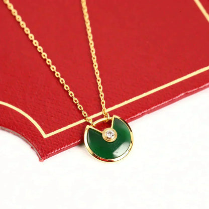 [Vellora Opalyn]AMULETTE GOLD MALACHITE NECKLACE