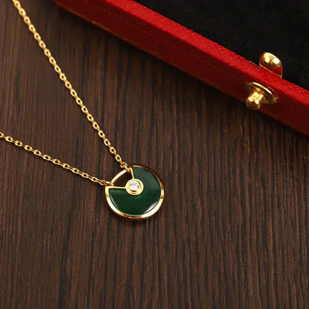 [Vellora Opalyn]AMULETTE GOLD MALACHITE NECKLACE