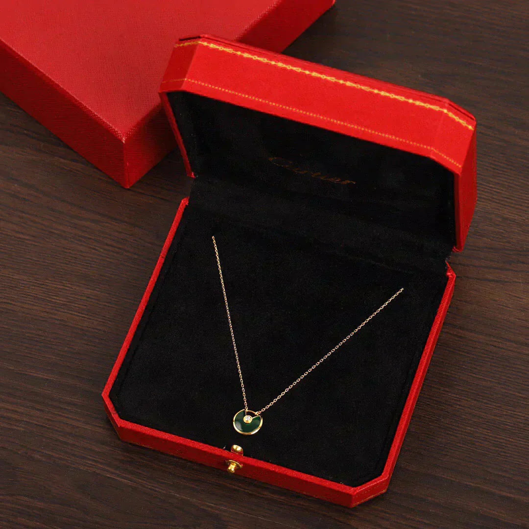 [Vellora Opalyn]AMULETTE GOLD MALACHITE NECKLACE