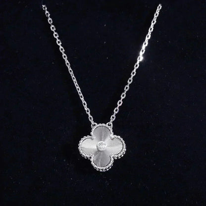 [Vellora Opalyn] CLOVER  15MM DIAMOND LASER NECKLACE SILVER