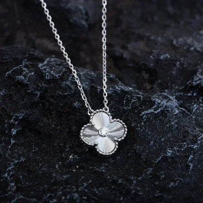 [Vellora Opalyn] CLOVER  15MM DIAMOND LASER NECKLACE SILVER