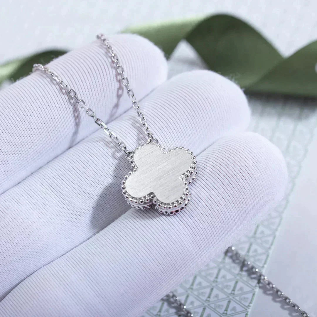 [Vellora Opalyn] CLOVER  15MM DIAMOND LASER NECKLACE SILVER