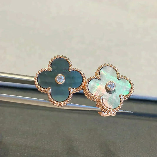 [Vellora Opalyn]CLOVER MEDIUM 1 MOTIFS GRAY MOP  DIAMOND EARRINGS