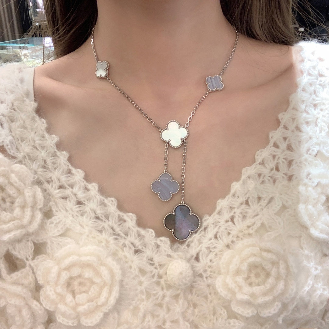 [Vellora Opalyn]CLOVER MOP CHALCEDONY NECKLACE SILVER 6 MOTIF