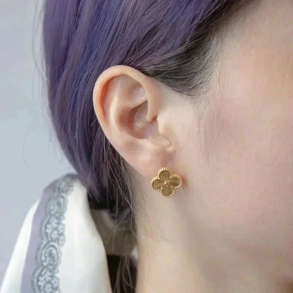 [Vellora Opalyn]CLOVER MEDIUM 1 MOTIFS LASER EARRINGS