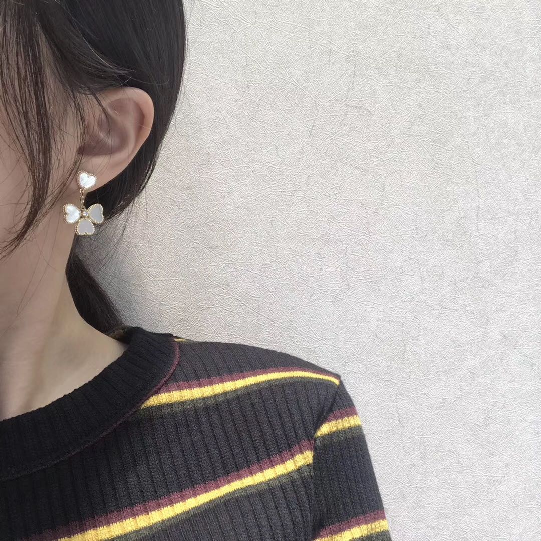[Vellora Opalyn]CLOVER SWEET WHITE MOP EARRINGS