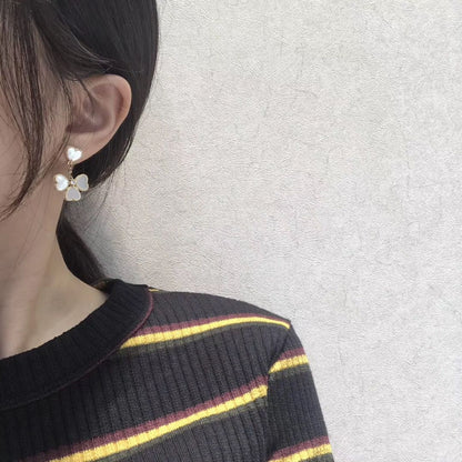 [Vellora Opalyn]CLOVER SWEET WHITE MOP EARRINGS