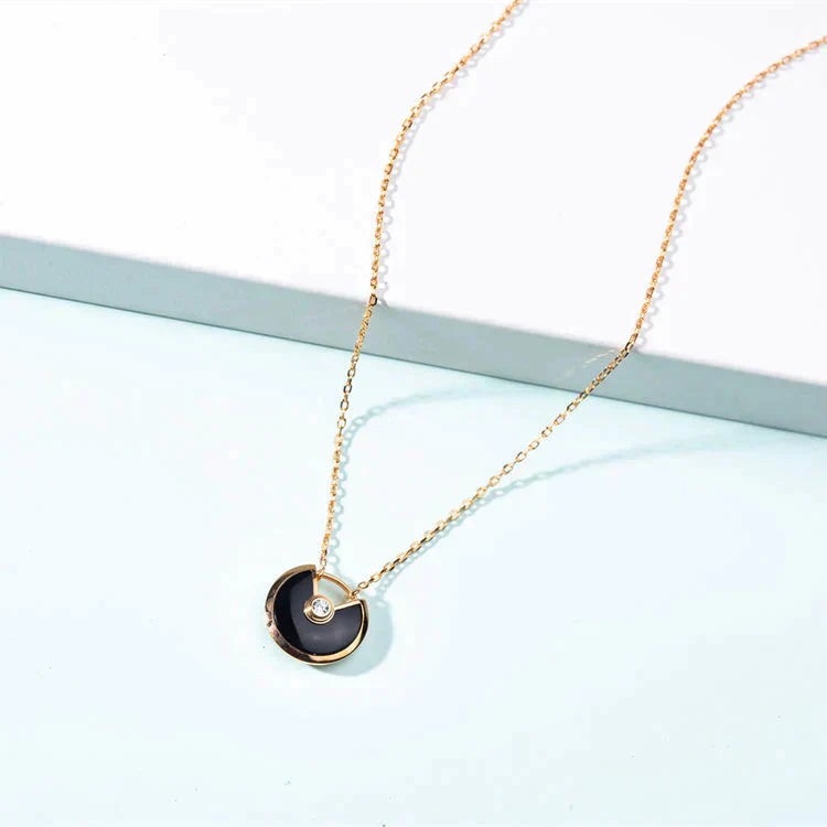 [Vellora Opalyn]AMULETTE GOLD CARNELIAN ONYX NECKLACE