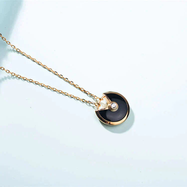 [Vellora Opalyn]AMULETTE GOLD CARNELIAN ONYX NECKLACE