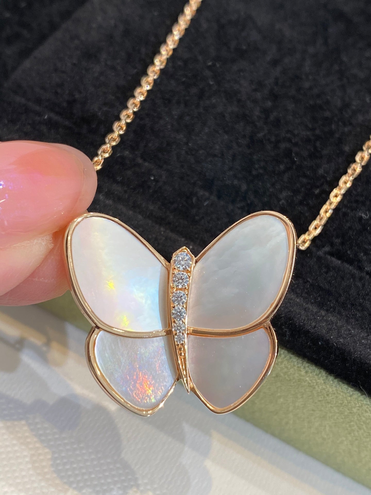 [Vellora Opalyn]BUTTERFLY GOLD MOP DIAMOND NECKLACE