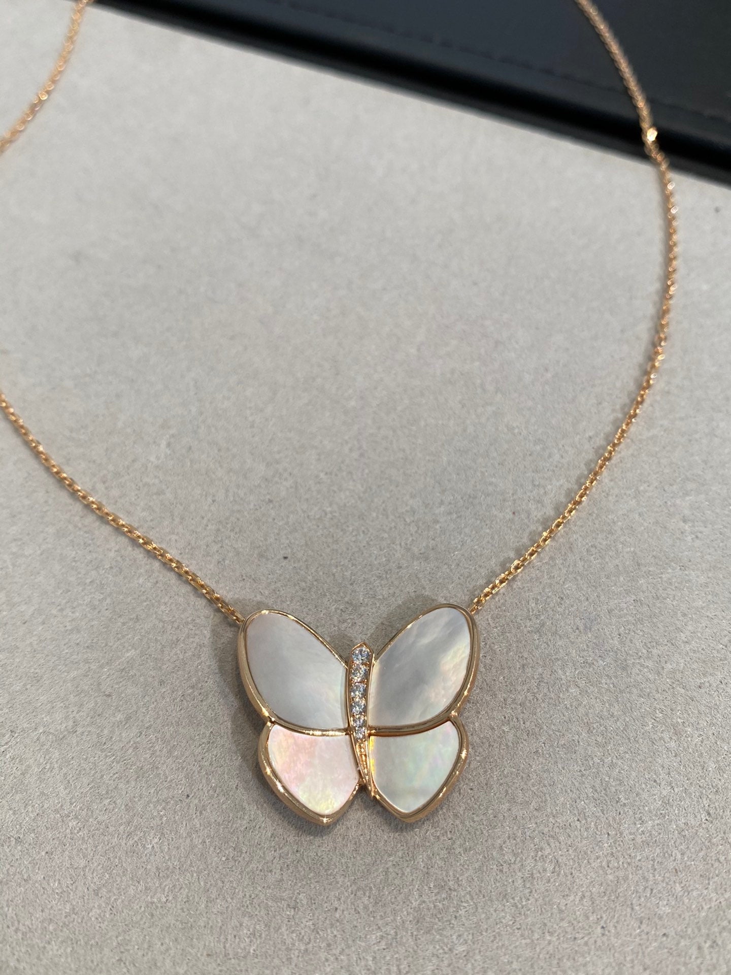 [Vellora Opalyn]BUTTERFLY GOLD MOP DIAMOND NECKLACE