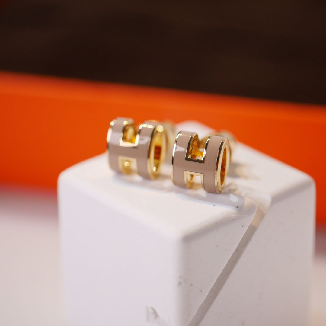[Vellora Opalyn]MINI POP H GOLD EARRINGS GREY
