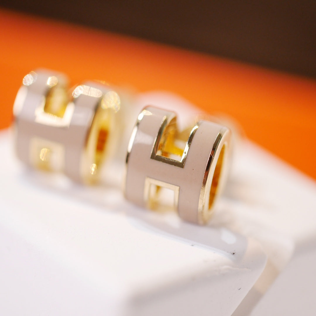 [Vellora Opalyn]MINI POP H GOLD EARRINGS GREY