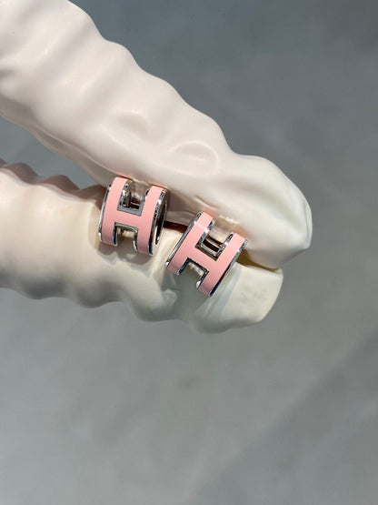 [Vellora Opalyn]MINI POP H SILVER EARRINGS PINK