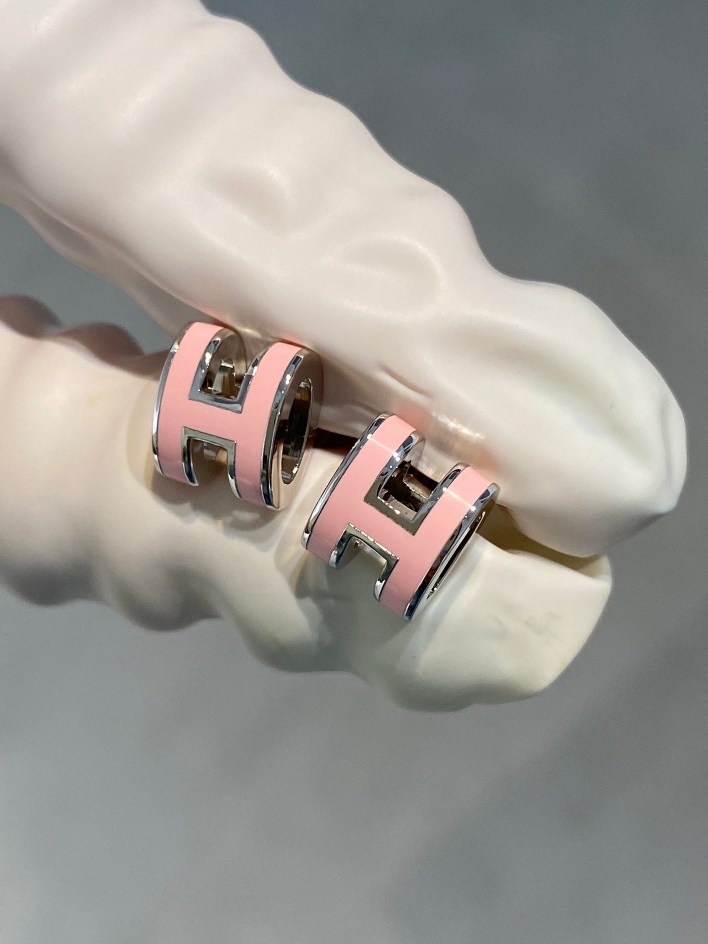 [Vellora Opalyn]MINI POP H SILVER EARRINGS PINK