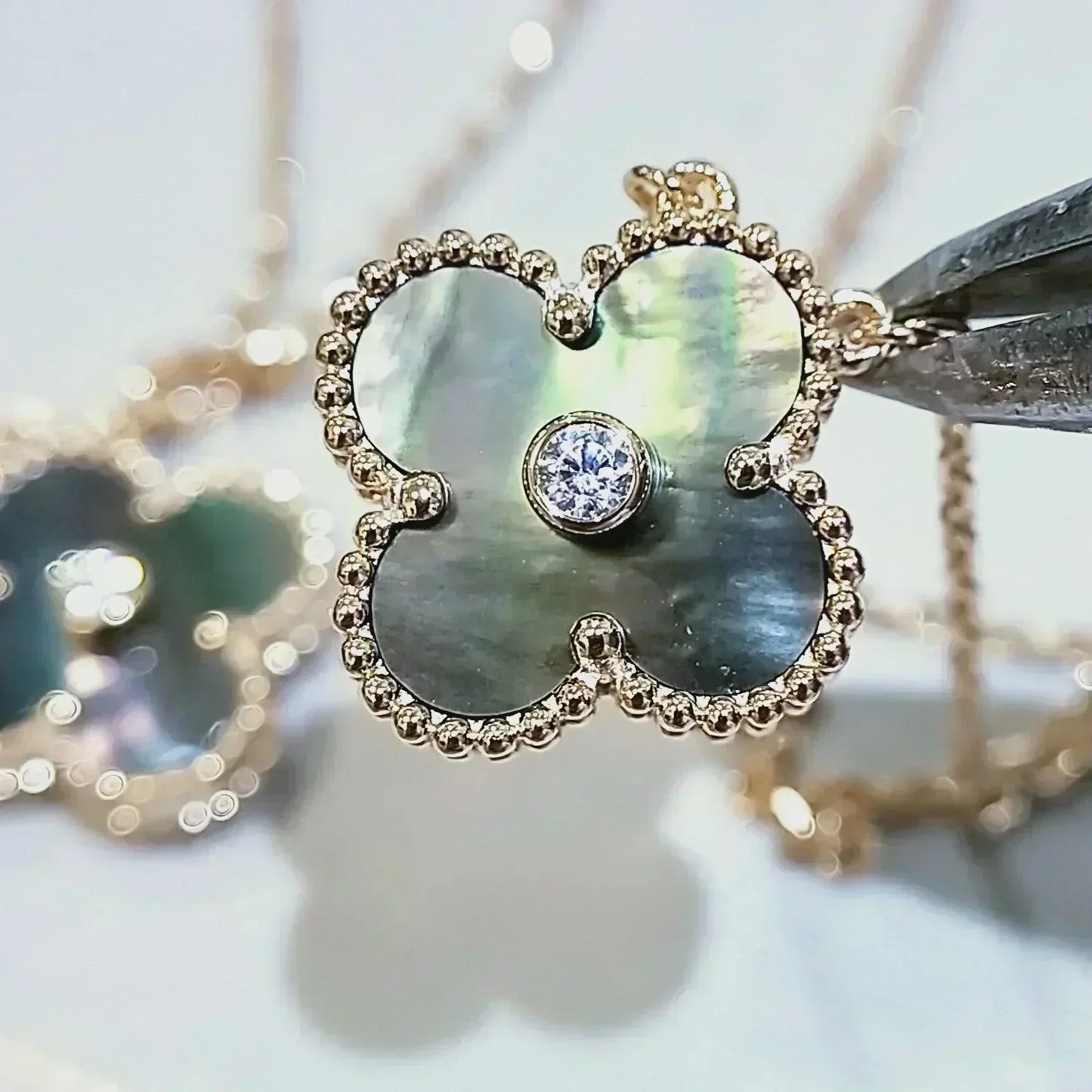 [Vellora Opalyn]CLOVER 15MM DIAMOND AND MOTHER-OF-GREY NECKLACE
