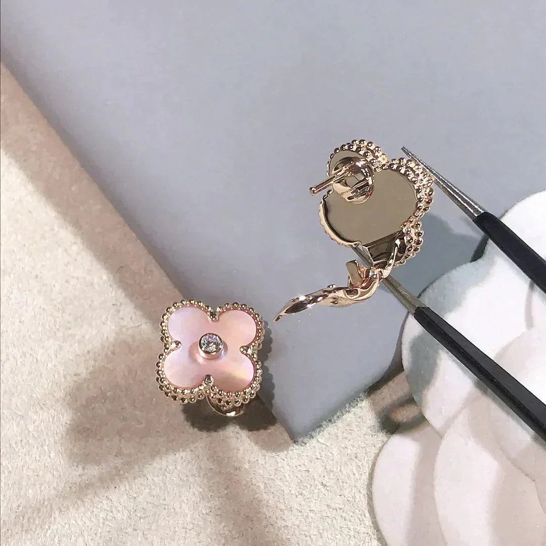 [Vellora Opalyn]CLOVER MEDIUM 1 MOTIFS  PINK MOP DIAMOND EARRINGS