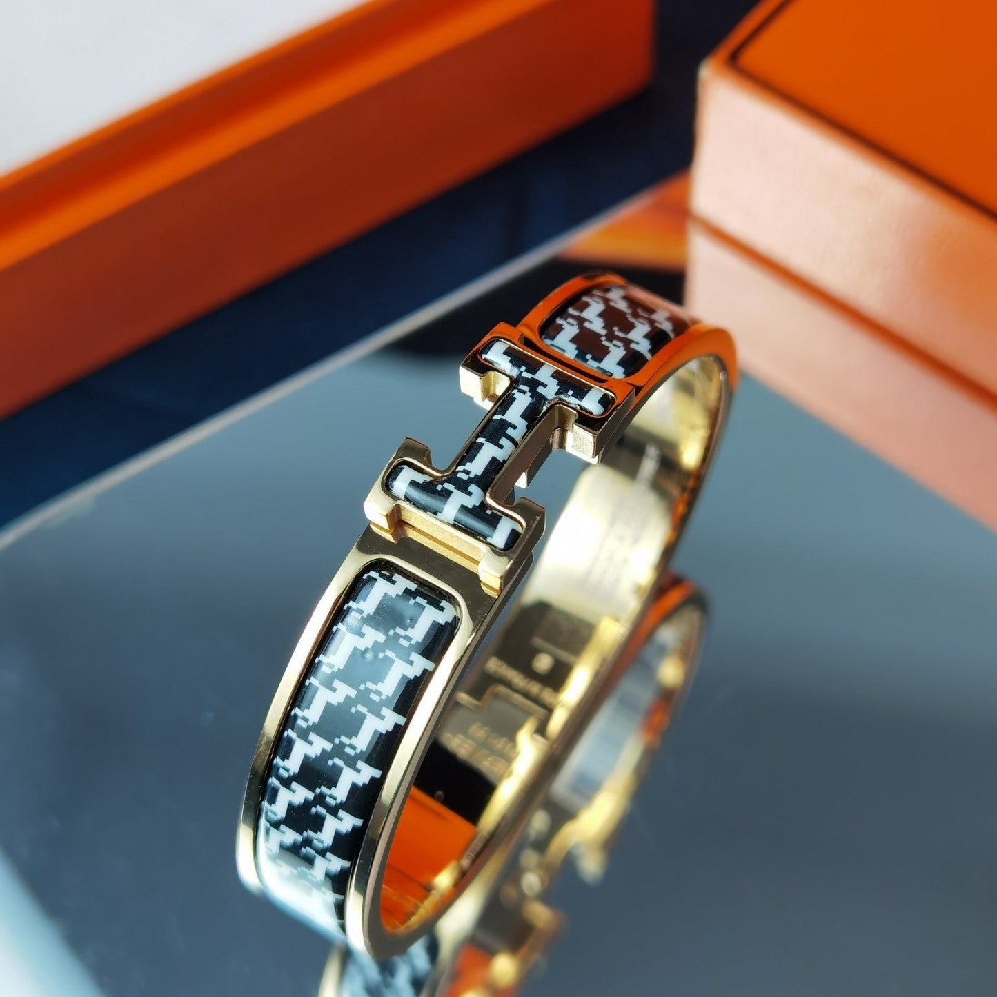 [Vellora Opalyn]H HORSE BRACELET 12MM
