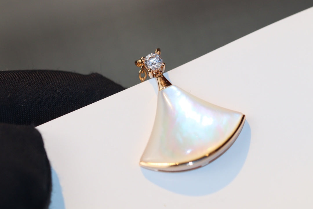 [Vellora Opalyn]DREAM NECKLACE WHITE MOP PINK GOLD 1 DIAMOND