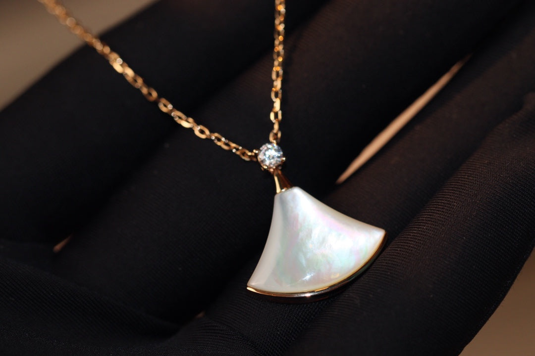 [Vellora Opalyn]DREAM NECKLACE WHITE MOP PINK GOLD 1 DIAMOND