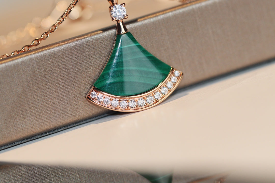 [Vellora Opalyn]DREAM NECKLACE MALACHITE DIAMOND