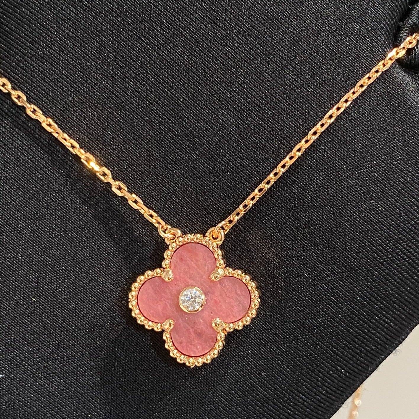 [Vellora Opalyn]CLOVER 15MM DIAMOND RHODONITE NECKLACE