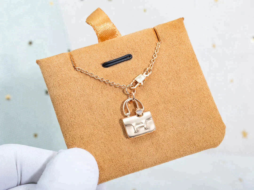 [Vellora Opalyn]AMULETTE PEDANT ROSE GOLD NECKLACE