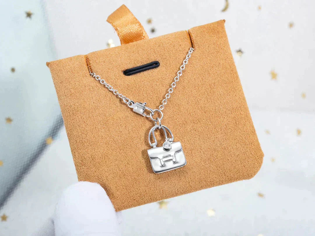 [Vellora Opalyn]AMULETTE PEDANT SILVER NECKLACE