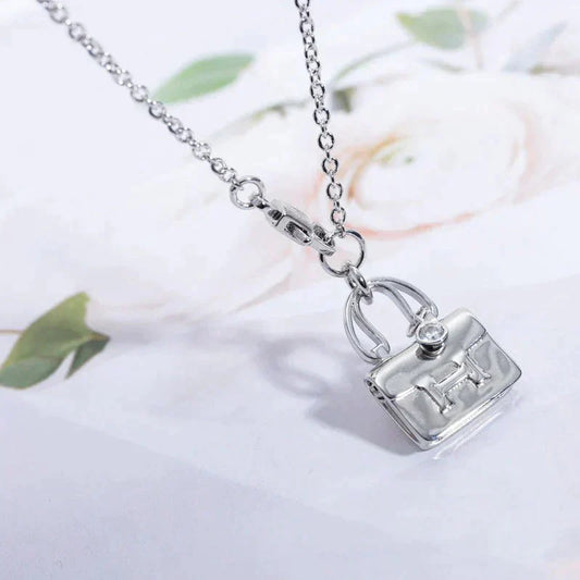 [Vellora Opalyn]AMULETTE PEDANT SILVER NECKLACE