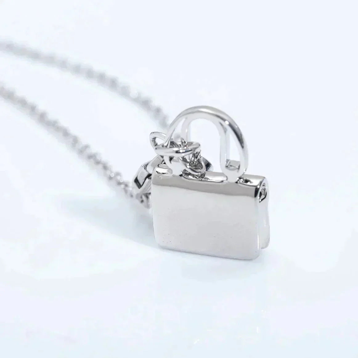 [Vellora Opalyn]AMULETTE PEDANT SILVER NECKLACE