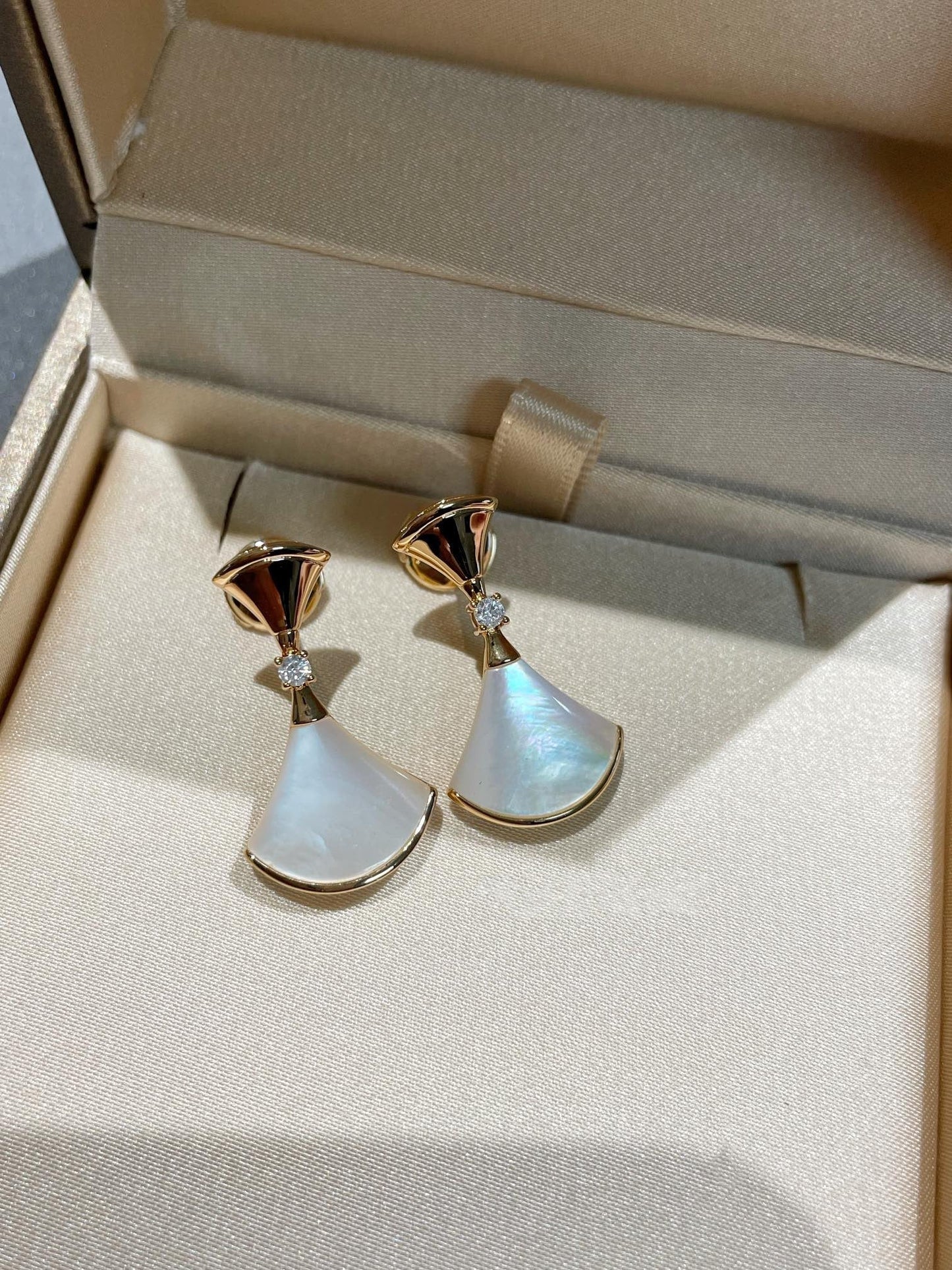 [Vellora Opalyn]DREAM MOP 1 DIAMOND EARRINGS