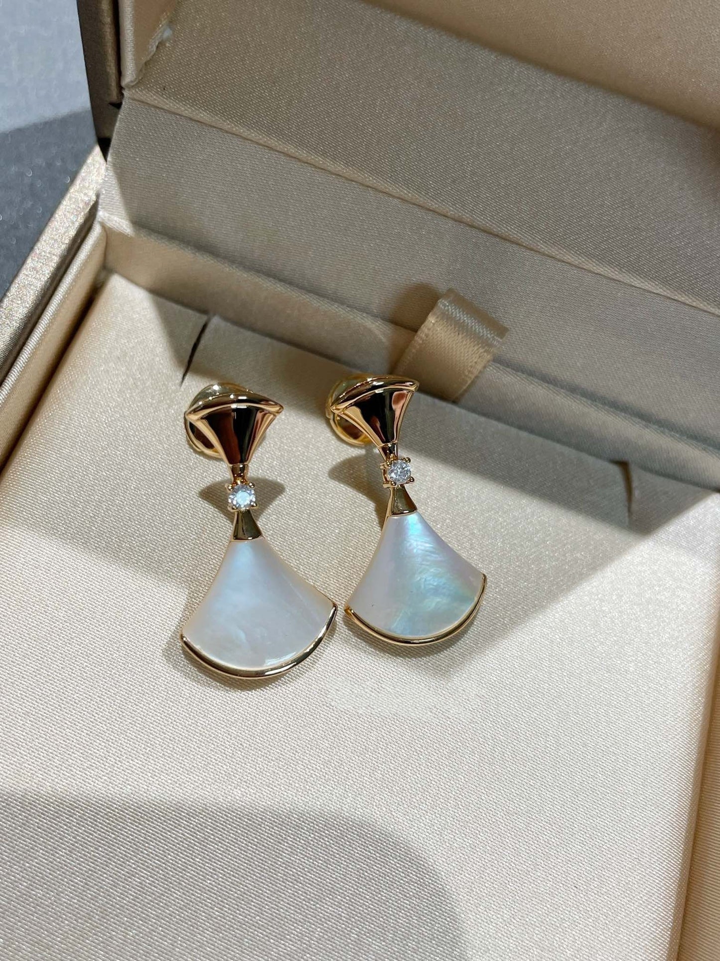 [Vellora Opalyn]DREAM MOP 1 DIAMOND EARRINGS