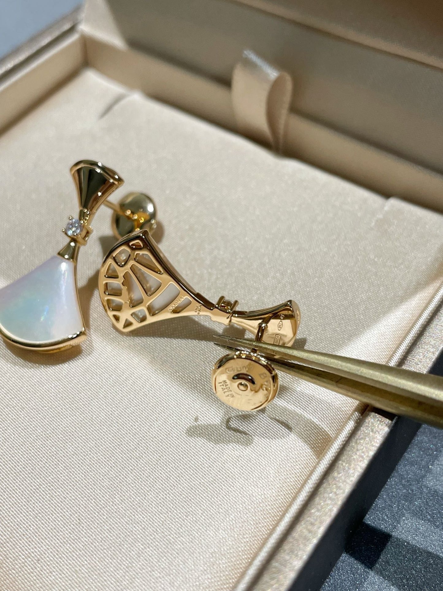 [Vellora Opalyn]DREAM MOP 1 DIAMOND EARRINGS