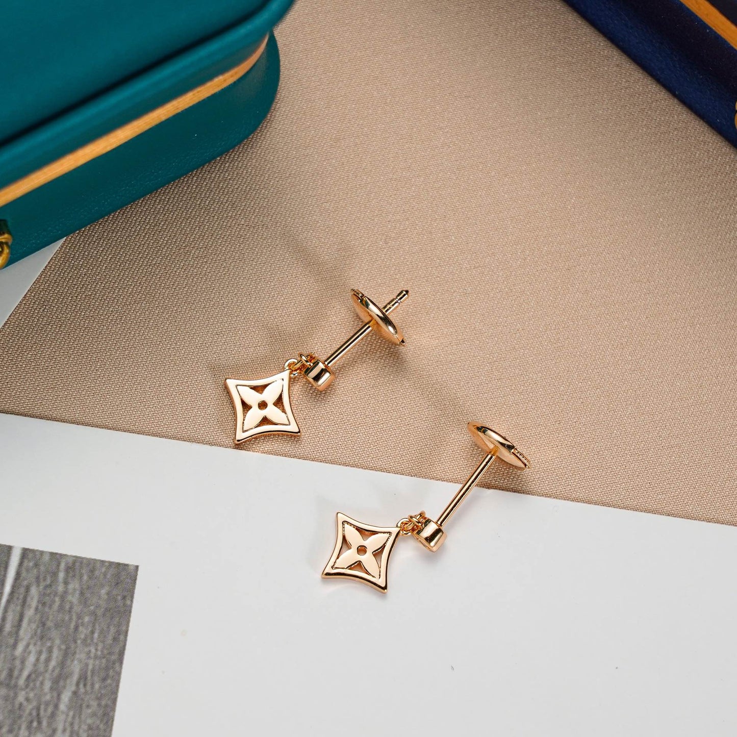 [Vellora Opalyn]STAR EARRINGS GOLD