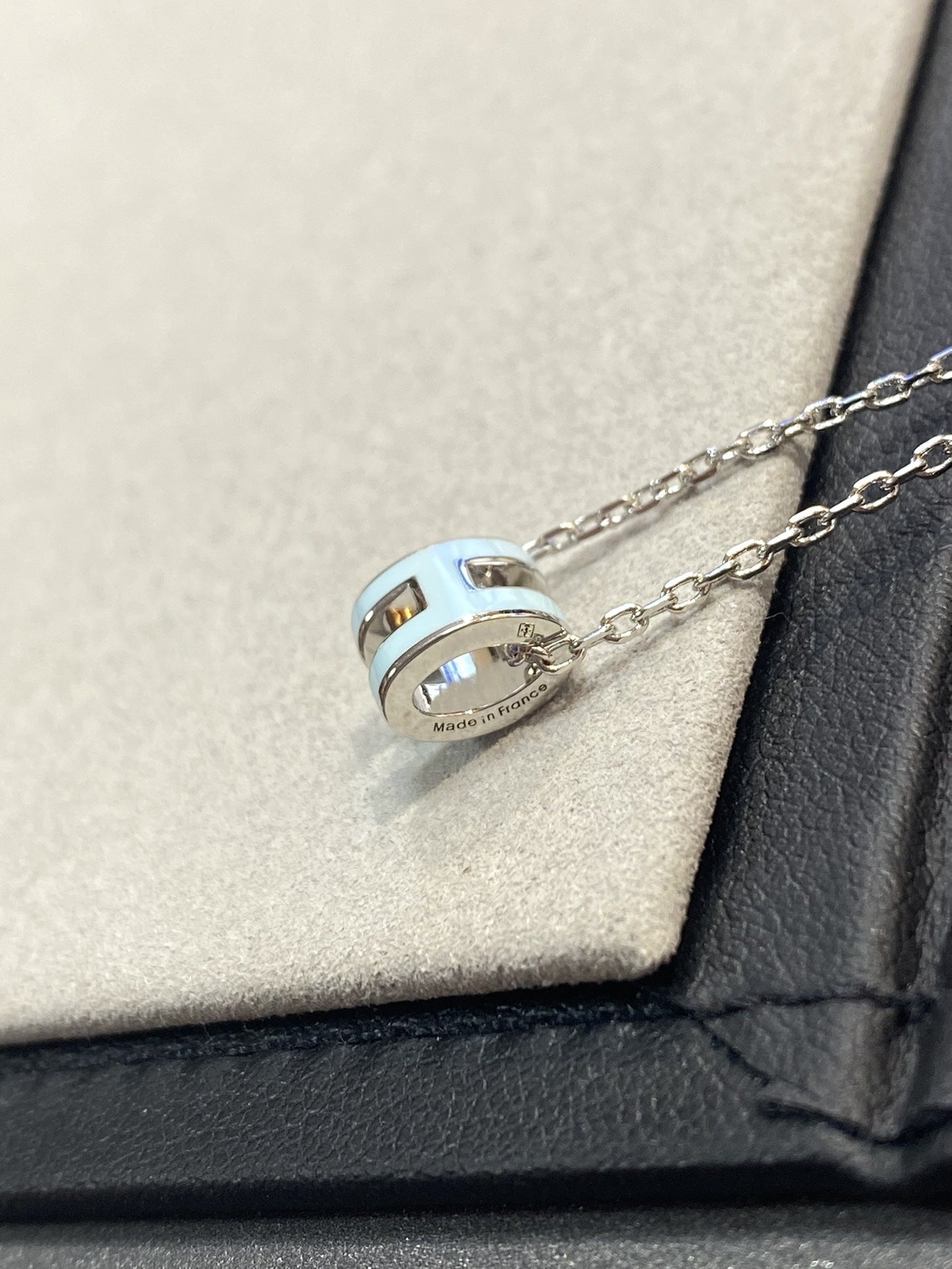 [Vellora Opalyn]POP H LIGHT BLUE NECKLACE