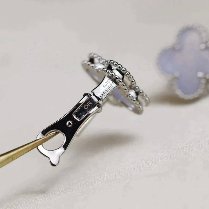 [Vellora Opalyn]CLOVER MEDIUM 1 MOTIFS  WHITE MOP EARRINGS SILVER