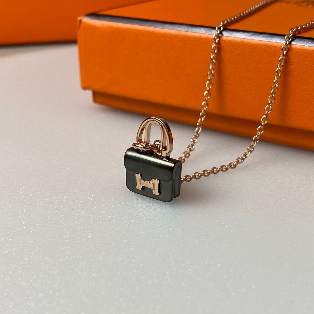 [Vellora Opalyn]CONSTANCE BLACK PEDANT PINK GOLD NECKLACE