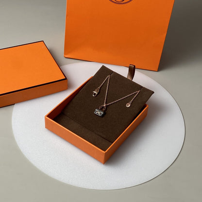 [Vellora Opalyn]CONSTANCE BLACK PEDANT PINK GOLD NECKLACE