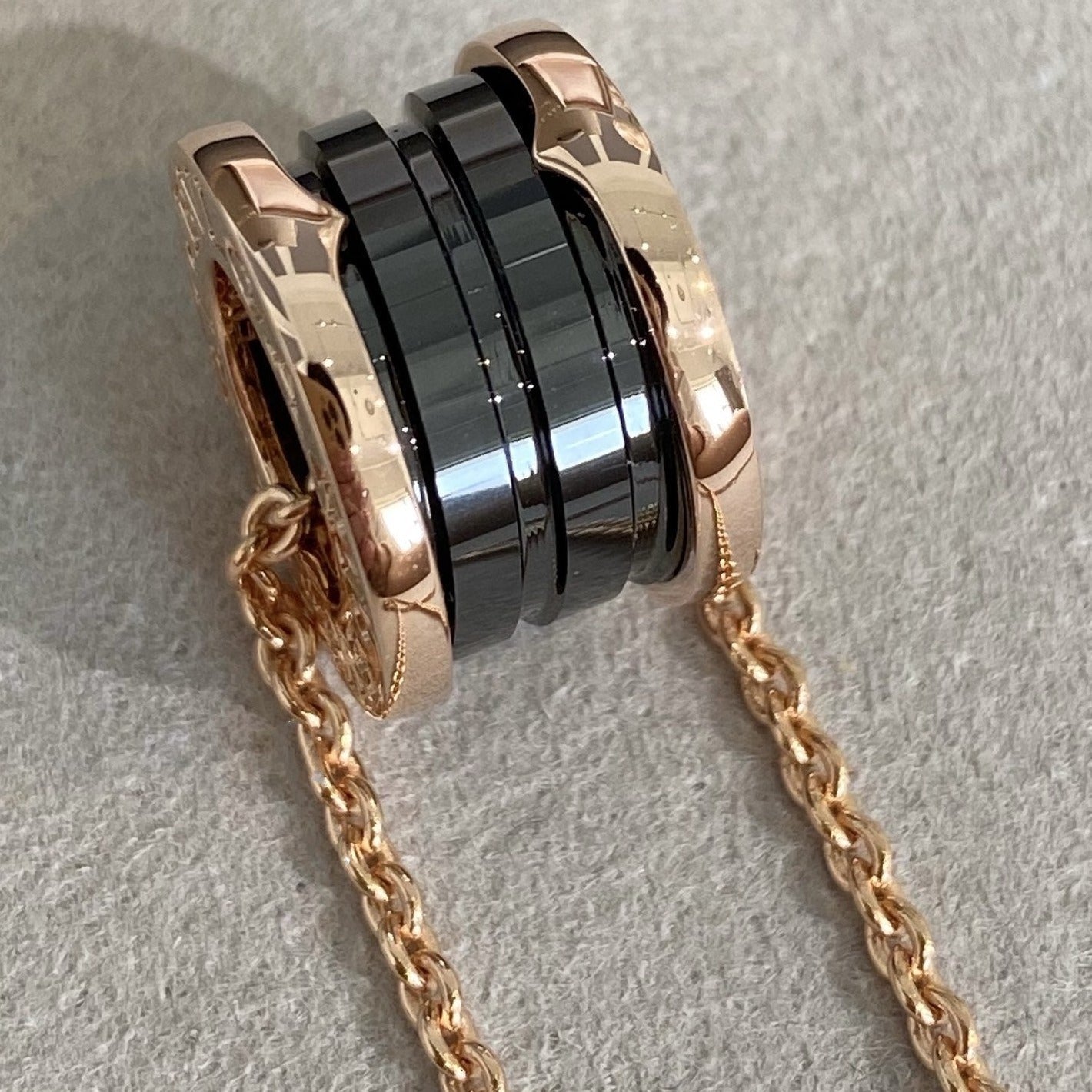 [Vellora Opalyn]ZERO 1 BLACK CERAMIC PINK GOLD NECKLACE