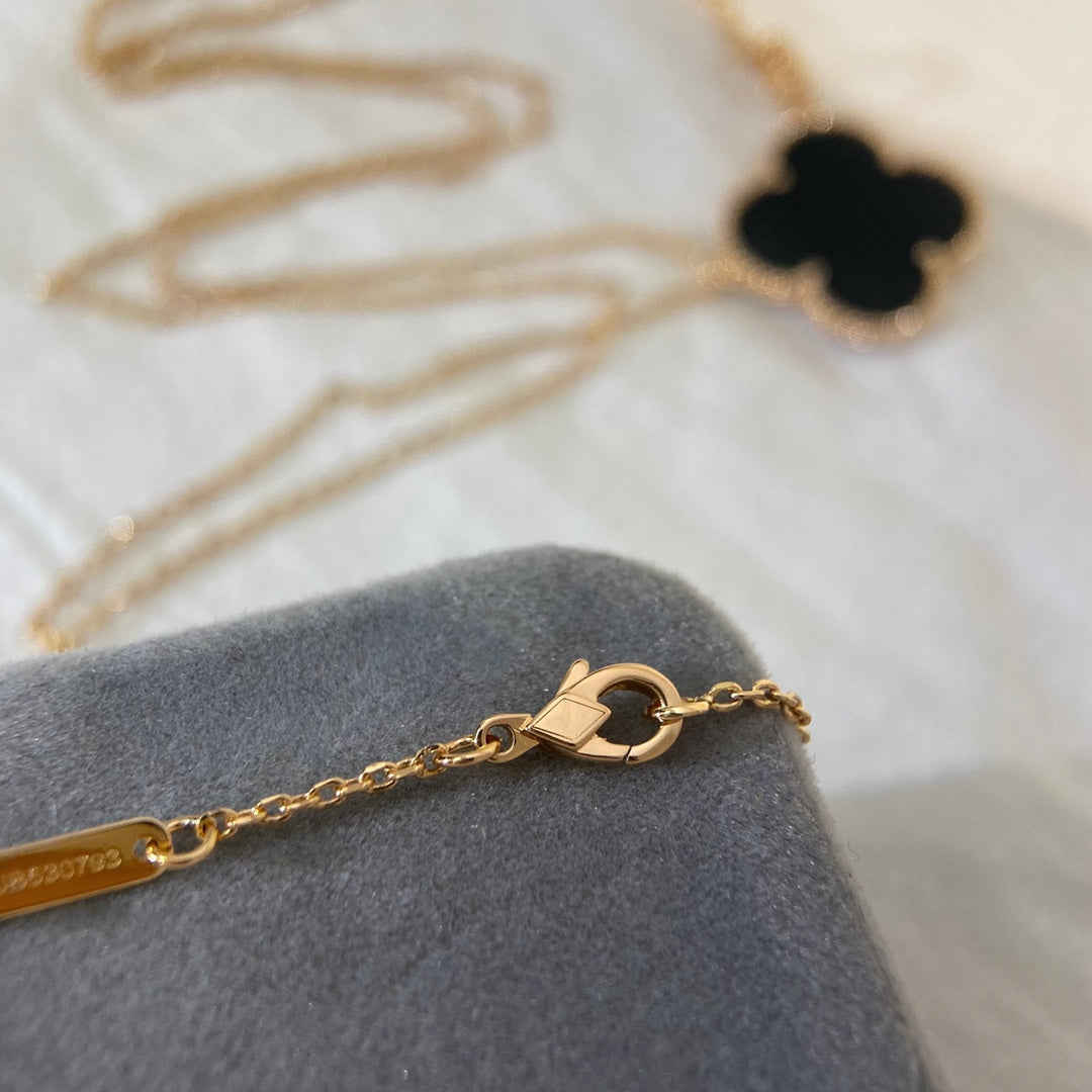 [Vellora Opalyn]CLOVER 25MM NECKLACE GOLD ONYX